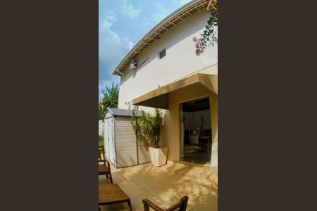 Casa de condomínio à venda com 115m², 4 quartos e 4 vagasQuintal