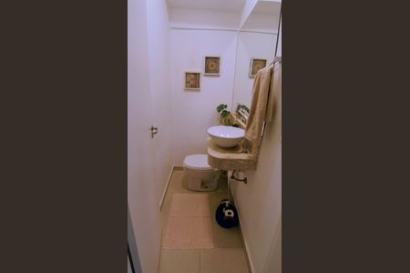 Casa de condomínio à venda com 115m², 4 quartos e 4 vagasLavabo