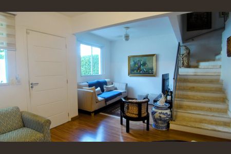 Casa de condomínio à venda com 115m², 4 quartos e 4 vagasSala