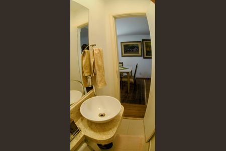 Casa de condomínio à venda com 115m², 4 quartos e 4 vagasLavabo