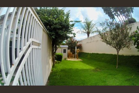 Casa de condomínio à venda com 115m², 4 quartos e 4 vagasQuintal
