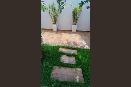 Casa de condomínio à venda com 115m², 4 quartos e 4 vagasQuintal