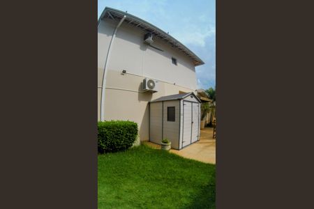 Casa de condomínio à venda com 115m², 4 quartos e 4 vagasQuintal