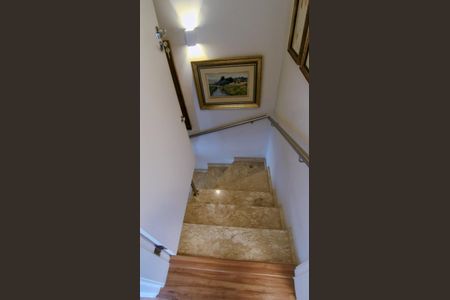 Casa de condomínio à venda com 115m², 4 quartos e 4 vagasEscada