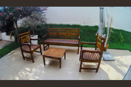 Casa de condomínio à venda com 115m², 4 quartos e 4 vagasQuintal