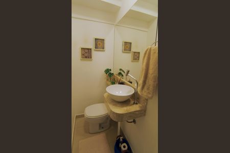 Casa de condomínio à venda com 115m², 4 quartos e 4 vagasLavabo