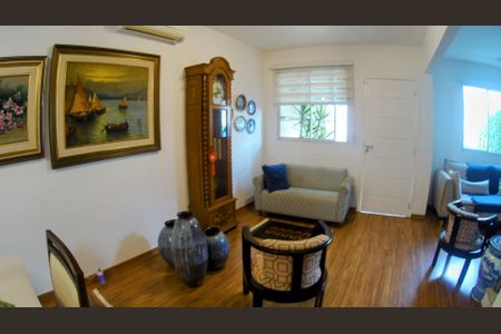 Casa de condomínio à venda com 115m², 4 quartos e 4 vagasSala