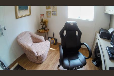 Casa de condomínio à venda com 115m², 4 quartos e 4 vagasEscritório