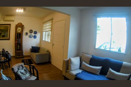 Casa de condomínio à venda com 115m², 4 quartos e 4 vagasSala