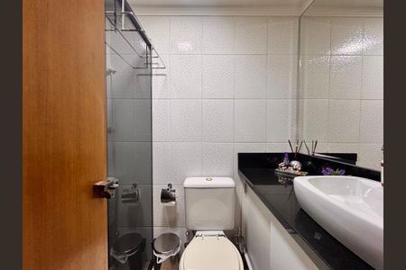 Apartamento à venda com 130m², 3 quartos e 2 vagas Apartamento à venda com 130m², 3 quartos e 2 vagasBanheiro