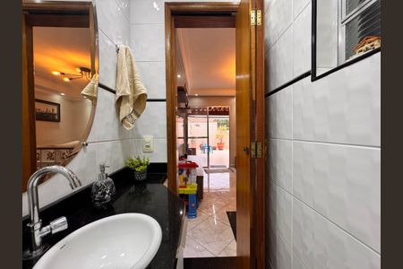 Apartamento à venda com 130m², 3 quartos e 2 vagas Apartamento à venda com 130m², 3 quartos e 2 vagasLavabo