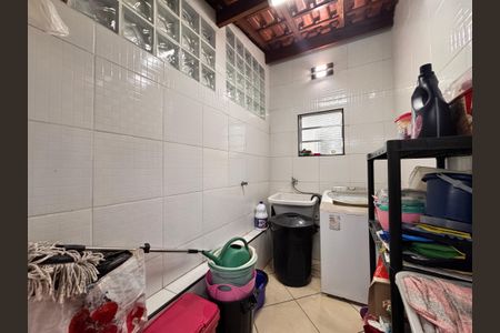 Apartamento à venda com 130m², 3 quartos e 2 vagas Apartamento à venda com 130m², 3 quartos e 2 vagasLavanderia