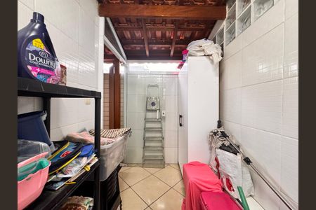 Apartamento à venda com 130m², 3 quartos e 2 vagas Apartamento à venda com 130m², 3 quartos e 2 vagasLavanderia