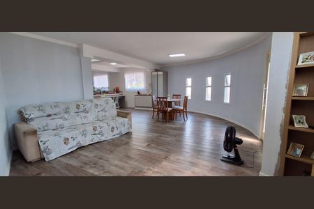 Casa à venda com 230m², 3 quartos e 8 vagas Casa à venda com 230m², 3 quartos e 8 vagasSala