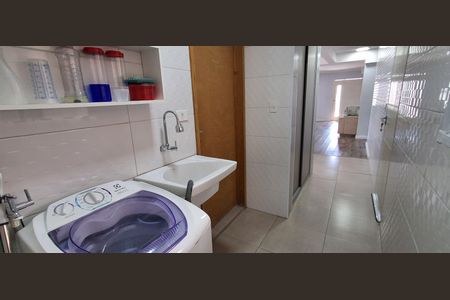 Casa à venda com 230m², 3 quartos e 8 vagas Casa à venda com 230m², 3 quartos e 8 vagasÁrea de Serviço