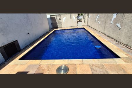 Casa à venda com 230m², 3 quartos e 8 vagas Casa à venda com 230m², 3 quartos e 8 vagasPiscina