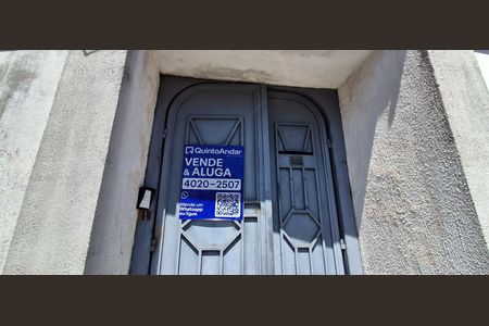 Casa à venda com 230m², 3 quartos e 8 vagas Casa à venda com 230m², 3 quartos e 8 vagasFachada e placa