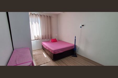 Casa à venda com 230m², 3 quartos e 8 vagas Casa à venda com 230m², 3 quartos e 8 vagasQuarto