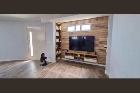 Casa à venda com 230m², 3 quartos e 8 vagas Casa à venda com 230m², 3 quartos e 8 vagasSala