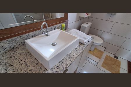 Casa à venda com 230m², 3 quartos e 8 vagas Casa à venda com 230m², 3 quartos e 8 vagasBanheiro da Suíte