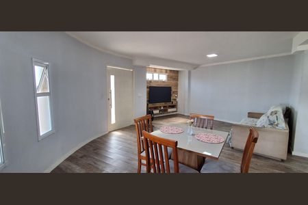 Casa à venda com 230m², 3 quartos e 8 vagas Casa à venda com 230m², 3 quartos e 8 vagasSala