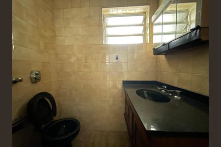 Casa à venda com 172m², 3 quartos e 3 vagas Casa à venda com 172m², 3 quartos e 3 vagasBanheiro