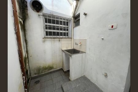 Casa à venda com 172m², 3 quartos e 3 vagas Casa à venda com 172m², 3 quartos e 3 vagasÁrea de Serviço