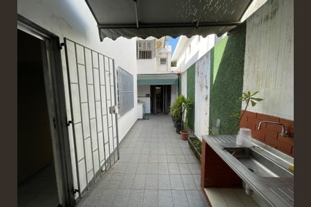Casa à venda com 172m², 3 quartos e 3 vagas Casa à venda com 172m², 3 quartos e 3 vagasQuintal