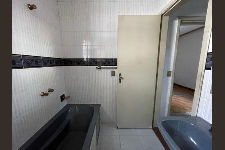 Casa à venda com 172m², 3 quartos e 3 vagas Casa à venda com 172m², 3 quartos e 3 vagasBanheiro 2