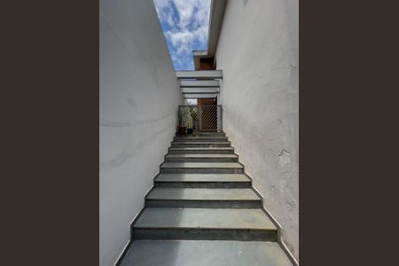 Casa à venda com 280m², 3 quartos e 3 vagasEscada