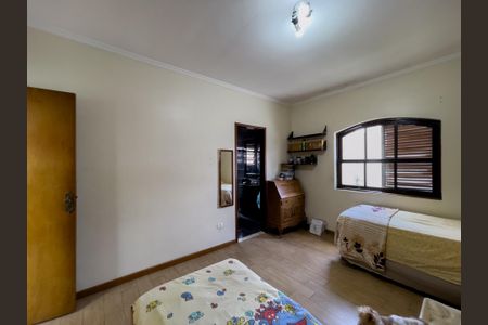 Casa à venda com 280m², 3 quartos e 3 vagasSuíte