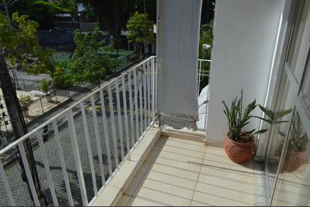 Apartamento à venda com 60m², 2 quartos e 2 vagasVaranda