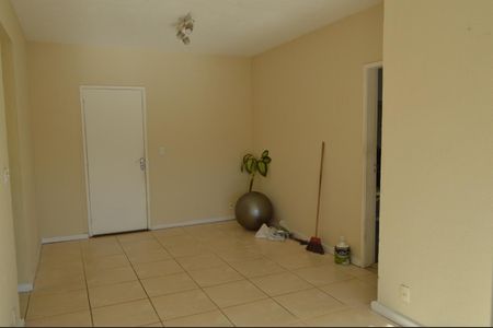 Apartamento à venda com 60m², 2 quartos e 2 vagasSala