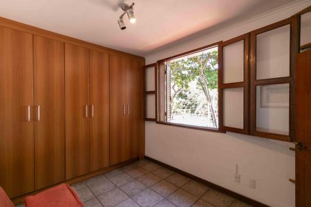 Casa à venda com 460m², 5 quartos e 5 vagasQuarto 1 Suite