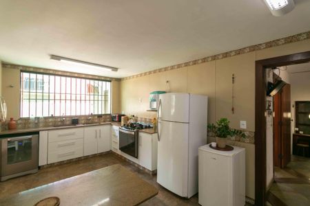 Casa à venda com 460m², 5 quartos e 5 vagasCozinha