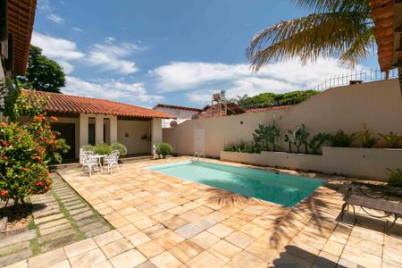 Casa à venda com 460m², 5 quartos e 5 vagasPiscina