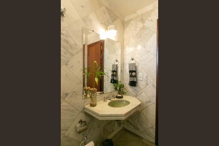 Casa à venda com 460m², 5 quartos e 5 vagasBanheiro Social 2