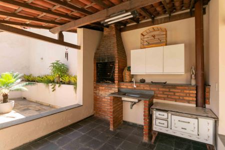 Casa à venda com 460m², 5 quartos e 5 vagasVaranda gourmet