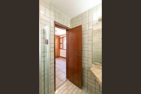 Casa à venda com 460m², 5 quartos e 5 vagasBanheiro Suite 1