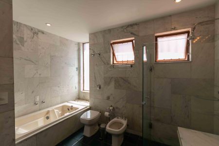 Casa à venda com 460m², 5 quartos e 5 vagasBanheiro Suite