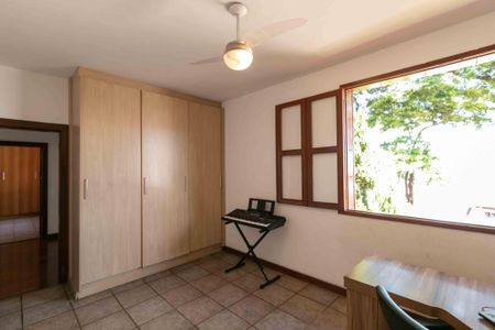 Casa à venda com 460m², 5 quartos e 5 vagasQuarto 2