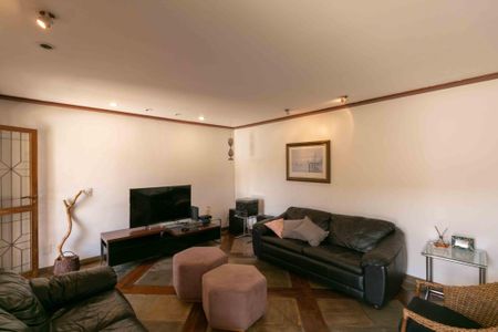 Casa à venda com 460m², 5 quartos e 5 vagasSala de Estar / Jantar