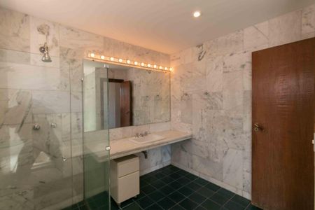 Casa à venda com 460m², 5 quartos e 5 vagasBanheiro Suite