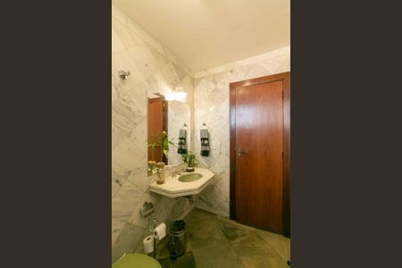 Casa à venda com 460m², 5 quartos e 5 vagasBanheiro Social 2