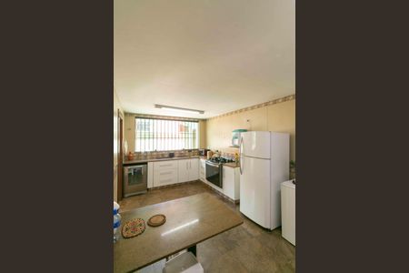 Casa à venda com 460m², 5 quartos e 5 vagasCozinha