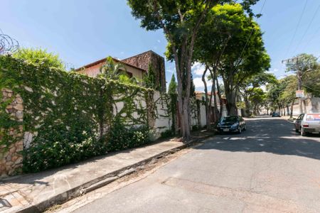 Casa à venda com 460m², 5 quartos e 5 vagasFachada