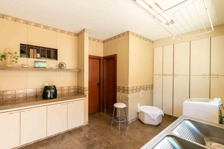 Casa à venda com 460m², 5 quartos e 5 vagasÁrea de Serviço