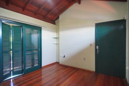 Casa à venda com 296m², 4 quartos e 2 vagas Casa à venda com 296m², 4 quartos e 2 vagasSuíte