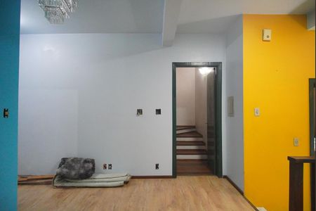 Casa à venda com 296m², 4 quartos e 2 vagas Casa à venda com 296m², 4 quartos e 2 vagasSala