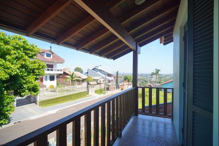 Casa à venda com 296m², 4 quartos e 2 vagas Casa à venda com 296m², 4 quartos e 2 vagasVaranda da Suíte